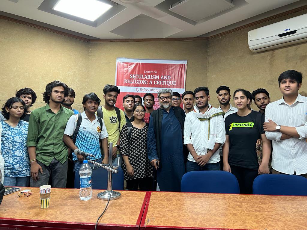 SfiDelhi's tweet photo. Hundreds of first year students attended the lecture organised by SFI Delhi on the topic 'Secularism and Religion' by the most eminent political theory professor of India Prof. Rajeev Bhargava. 

#rajeevbhargava #politicaltheory #secularism #religion #delhiuniversity #fresher https://t.co/JhtRevPhSc
