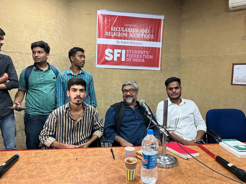 SfiDelhi's tweet photo. Hundreds of first year students attended the lecture organised by SFI Delhi on the topic 'Secularism and Religion' by the most eminent political theory professor of India Prof. Rajeev Bhargava. 

#rajeevbhargava #politicaltheory #secularism #religion #delhiuniversity #fresher https://t.co/JhtRevPhSc
