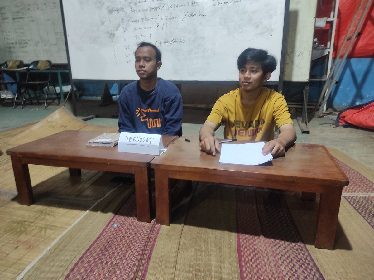 Peradilan semu oleh mahasiswa hukum❌
Peradilan semu oleh buruh pabrik✅
Simulasi adalah bagian dari cara kerja Sedar dalam proses advokasinya. Buruh-buruh yang tengah berkasus selain dibela hak-haknya juga sekaligus diedukasi.