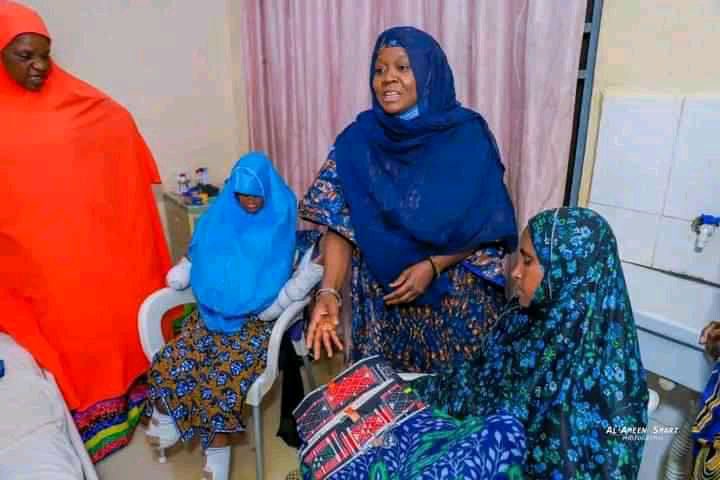 ShehuSfada's tweet photo. What a world!!!
In a fight with her husband, he decided to cut her hands &amp; legs and ran away💔

Allah ya isar mata, Allah yayi ma yadda kayi mata🙏🏻 https://t.co/CEnX6awV5u