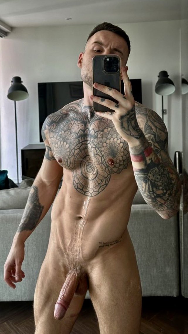 PoppyRob23's tweet photo. One of my top 100 creators. Super Sexy Danny 🔥 @DannyBoyTripleX https://t.co/5EVkda2FPj
