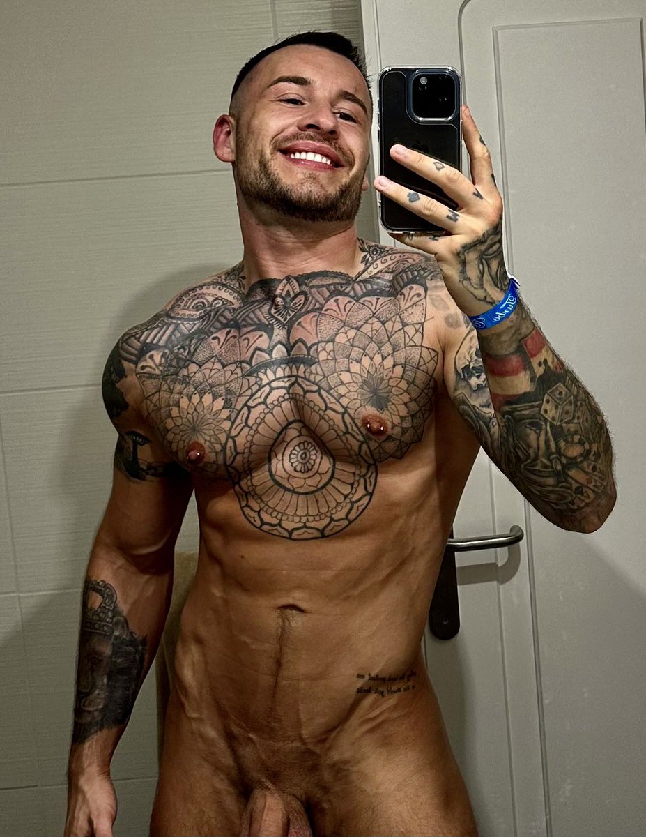 PoppyRob23's tweet photo. One of my top 100 creators. Super Sexy Danny 🔥 @DannyBoyTripleX https://t.co/5EVkda2FPj