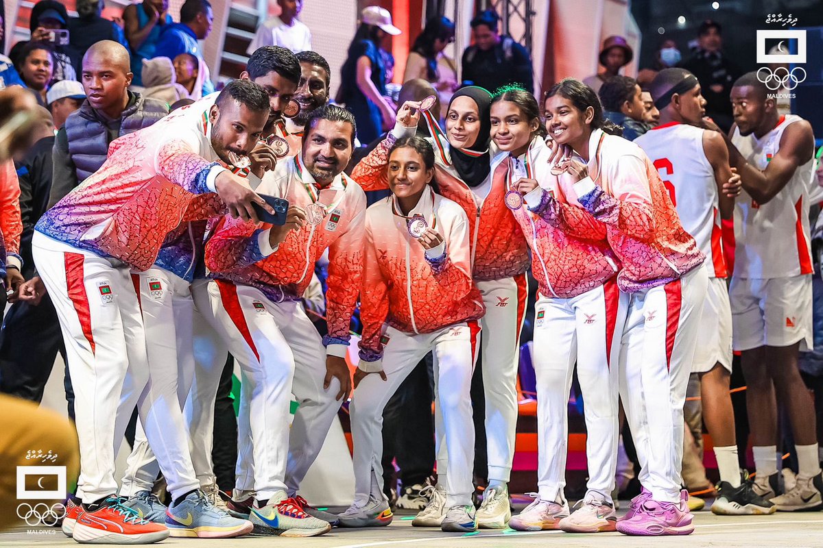 ibusolih's tweet photo. What an exceptional games for Team Maldives! Our final tally at #IOIG23:

5 Gold 🥇
9 Silver 🥈 
14 Bronze🥉

To our TT, Badminton, Taekwondo, Para-Athletics, Athletics and Basketball teams, you have made us all extremely proud. Congratulations. #KaamiyaabuRajje #Thayyarey https://t.co/onwQ6Lqfgq