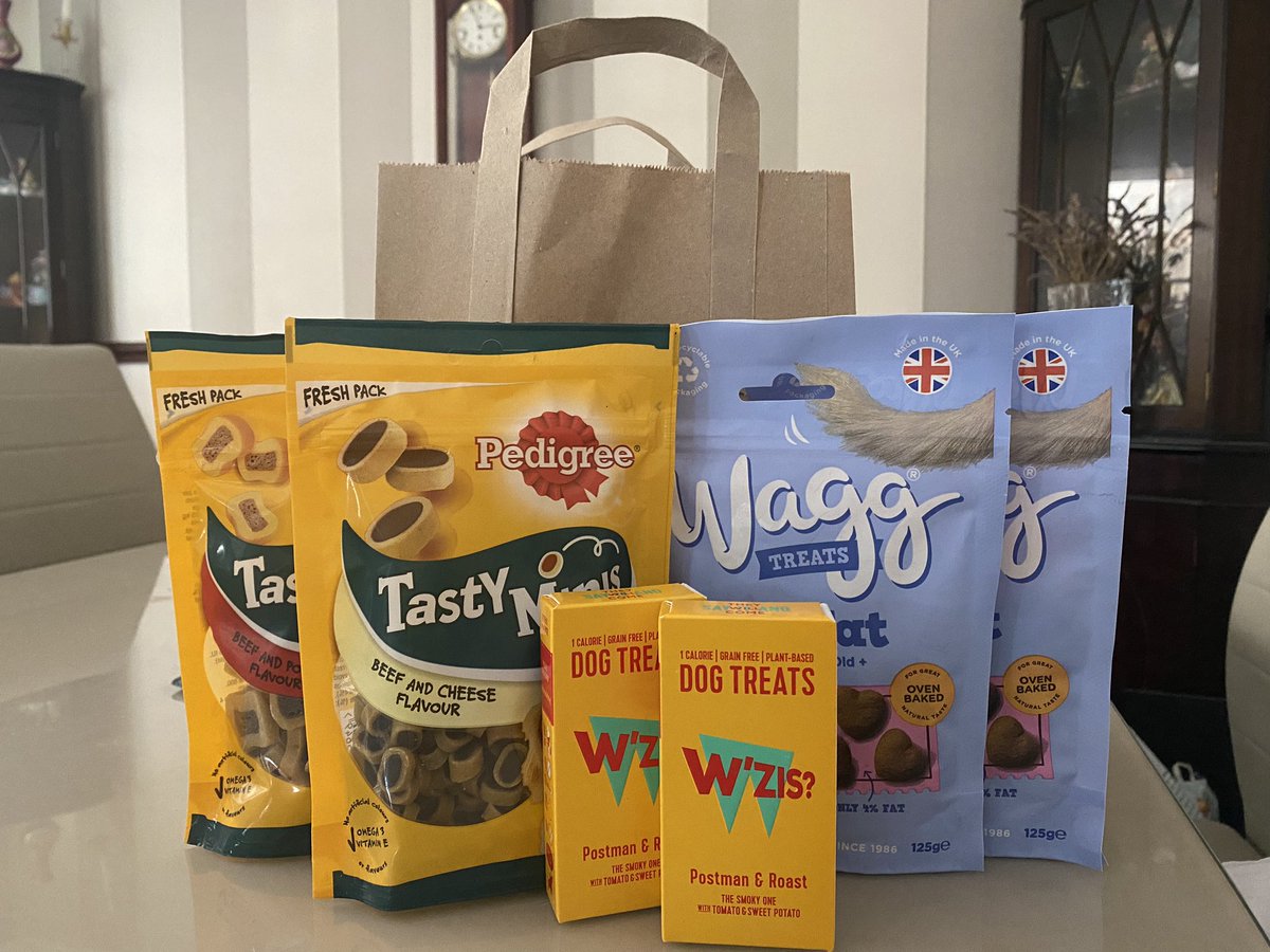 ThatSabrina's tweet photo. Crisis averted, treats replenished, walkies are a go! #dogtreats #weekendwalkies https://t.co/HmrXgSyvX2