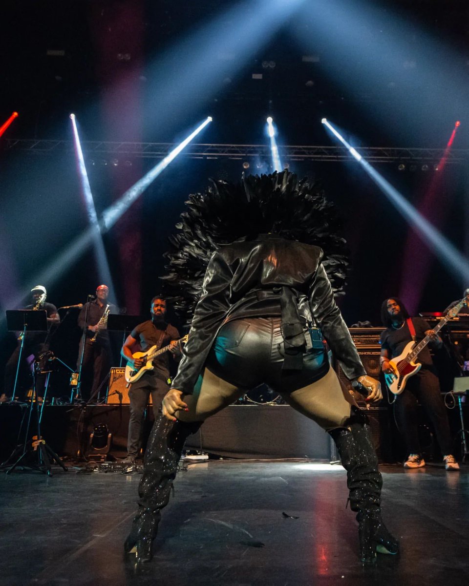 yemialademafia's tweet photo. Life is too short not to dance!! 💃🎤 #DanceLife #AfricanBaddie https://t.co/js5GDG6vr2