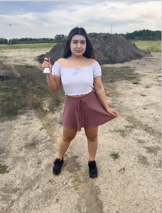 😜 Choose your side and subscribe to my Onlyfans ❤️🤗 https://t.co/kdM2YrgSRm