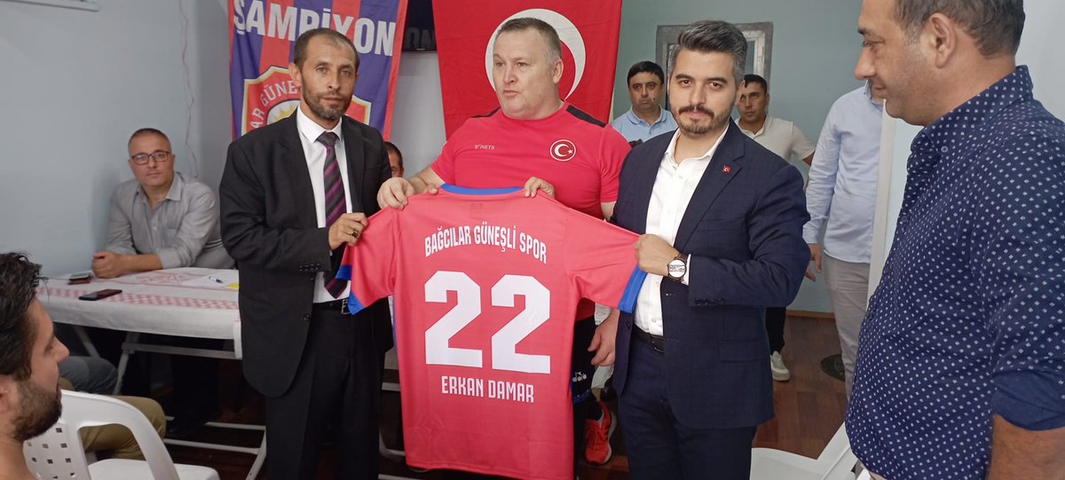 MithatSayar's tweet photo. 2016 yılından bu yana yürüttüğüm Bağcılar Güneşli Spor Kulübü başkanlığını yapılan olağanüstü genel kurulunda aday olmayarak Sefa İpek kardeşime devrettim.Şahsımı oybirliği ile Onursal Başkan seçen tüm üyelerimize şükranlarımı sunuyorum @bagguneslispor @Sefapek17 @abdullahozdemir https://t.co/CYmsJP3FZP