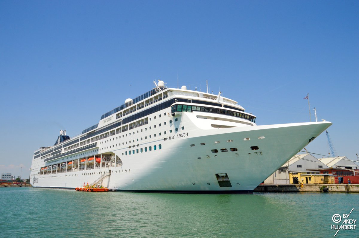 Andy_Humbert's tweet photo. #MSCLirica #Croisière @MSCCroisieres
Jour 1 🇮🇹 #Venise
La première partie de notre croisière en Adriatique maintenant en ligne. Les photos de la visite de la "Sérénissime", de l'embarquement et du départ du port de Marghera disponibles à ce lien : https://t.co/8UZUbquNdV https://t.co/0zVdkv3tYk