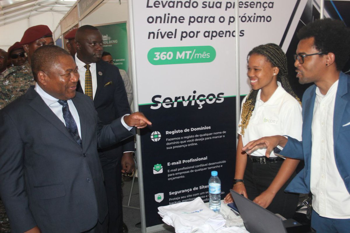 Itcore_group's tweet image. A presença de Sua Excelência, 𝗣𝗿𝗲𝘀𝗶𝗱𝗲𝗻𝘁𝗲 𝗙𝗶𝗹𝗶𝗽𝗲 𝗝𝗮𝗰𝗶𝗻𝘁𝗼 𝗡𝘆𝘂𝘀𝗶 em nosso stand, foi um momento que valorizamos profundamente e que nos inspira a continuar investindo em inovação e excelência no mercado de tecnologia.

#facim2023 #FACIM #ITCOREGROUP #PR