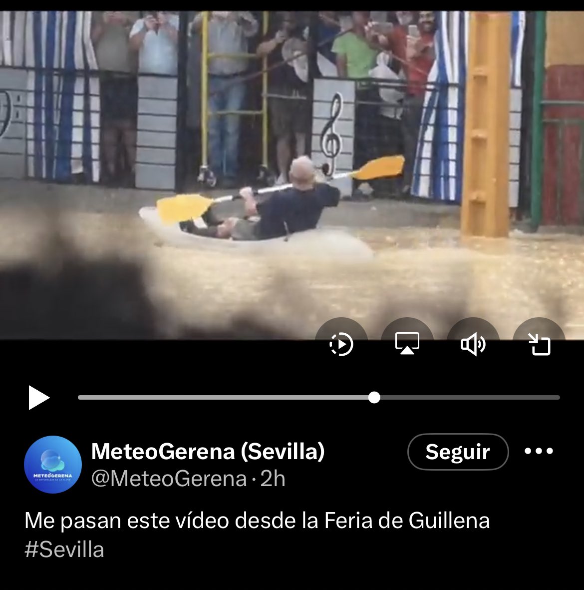 kansaita_'s tweet photo. *hay alerta por lluvias e inundaciones*

en Madrid        //       en Sevilla https://t.co/49sI66XBUV