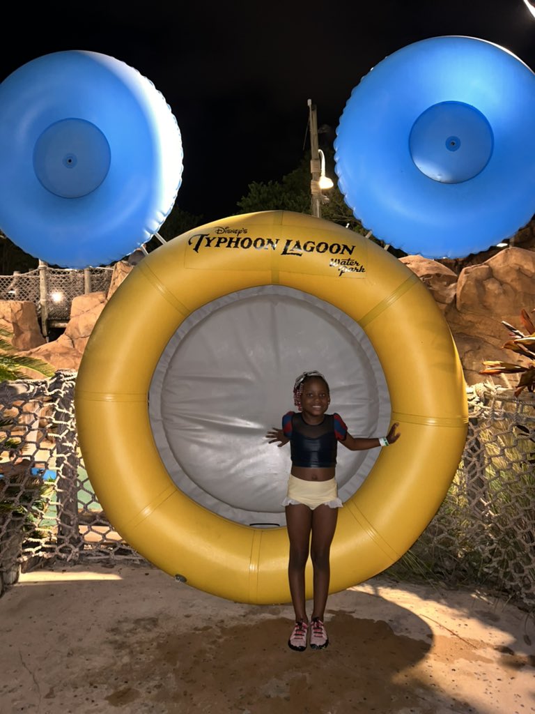 xoshamieh's tweet photo. The category isโฆ Disney Princess. Snow White swimsuit for #H2OGlow https://t.co/GoCUbjJG0t