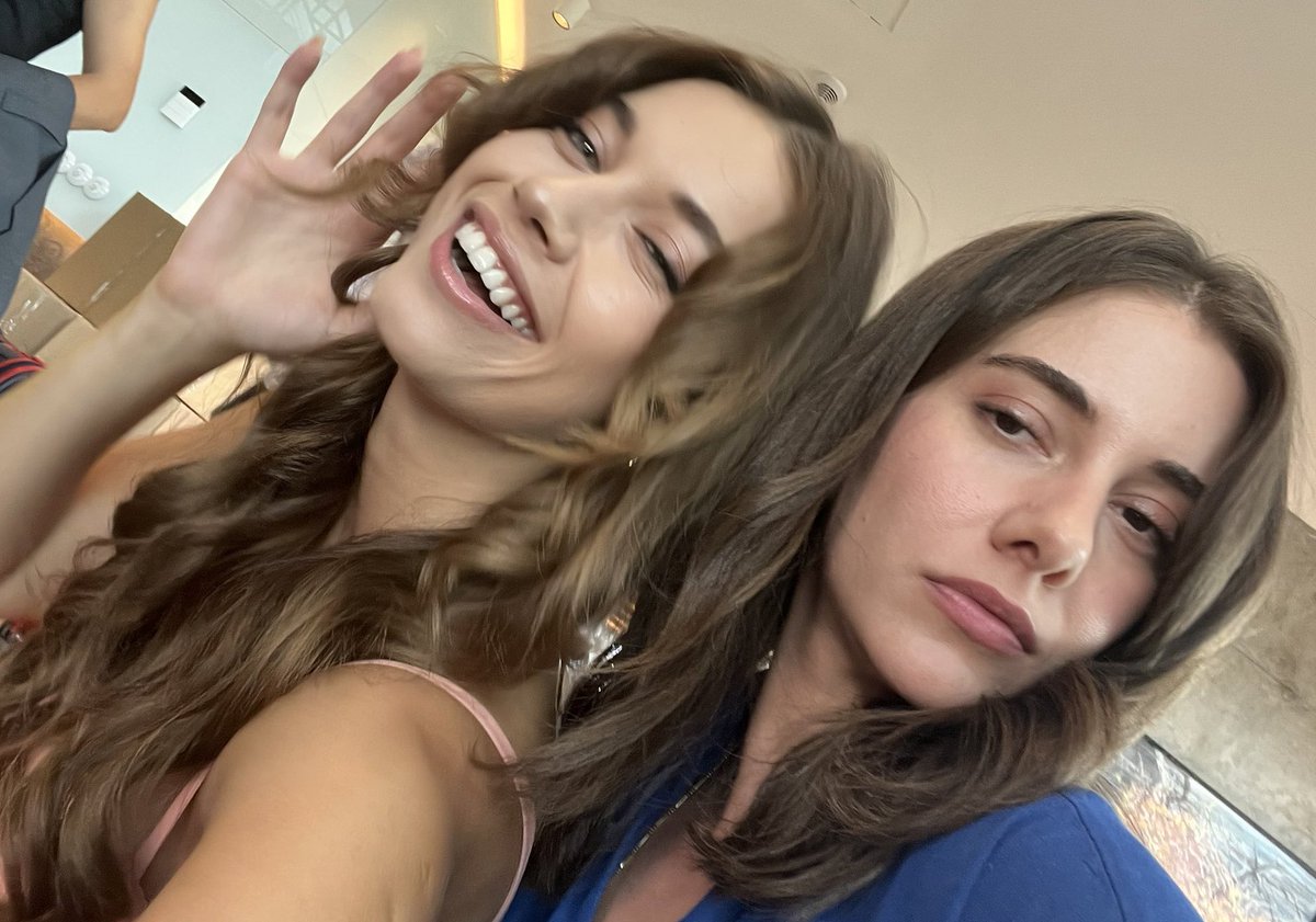 ynihaly's tweet photo. My fav sister duo 🤍🌹

#BerilPozam #AfraSaraçoğlu https://t.co/pZqElxsCol