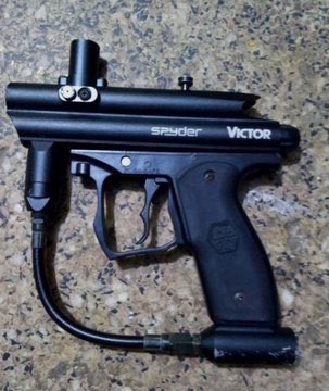 DejiAdesogan's tweet photo. Police Recover First Gas Gun In Nigeria In Lagos

The Nigeria Police Force is worried over the discovry of gas pistol( Spyder Victor) recovered from a robbery gang in Lagos.

The gun, the first of its kind in Nigeria, was recovered from a suspected robber on Eko Bridge.

The police said they were still studying the gun to know how it came into the country, and why the gang decided to go for the make.

Unfortunately, the prime suspect, who his gang members claimed that only him could say the source of the gun and why he decided to go for the kind, escaped arrest by jumping into the Lagos Lagoon.

The police are currently searching for the suspect whether dead or alive.

The gang member whose gun was recovered in his possession, told the police at the command headquarters, Ikeja , while he was being paraded among other suspects, that the prime suspect abandoned the gas pistol and jumped inside the lagoon from
The suspect claimed that he didn’t know anything about the source of the gas gun only the prime suspect that could say the source of the gun to the police.

According to police investigator, the police would do everything possible to get to the root of the matter.

Lagos State Commissioner, Mr. Idowu Owohunwa,who paraded the suspect and other suspects , described the gun,as a unique gun, Spyder Victor, “we will get to the root of the mater.They were two suspects ,but one jumped to death into the Lagoon from the Eko Bridge”.

The CP said, he had never seen such a gun since he joined the force.

#Copied