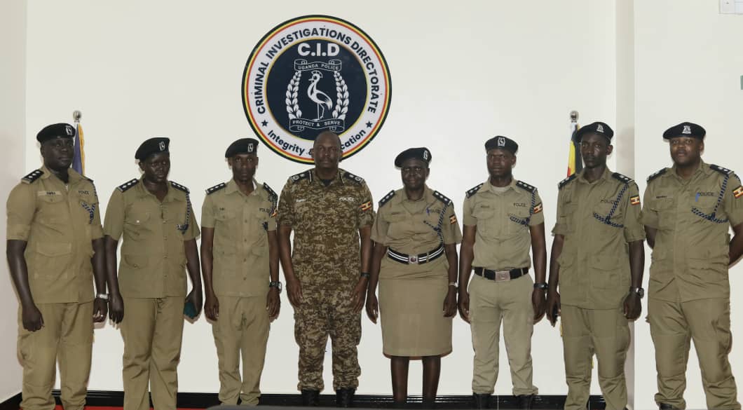 This morning, the Director of CID officially flagged off a group of 70 District/Division CID officers who are commencing their 4-month Refresher Course at the Police Training School in Kabalye, Masindi. The training aims at  enhancing their skills and capabilities  to effectively