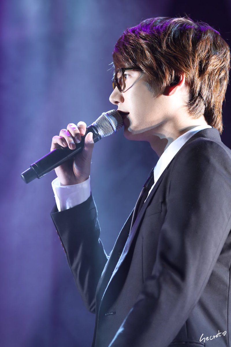 onfeb3rd's tweet photo. 남의 콘서트에 나타난 유대인... 기시감이 느껴진다 했더니 2012년 UV콘서트에 나타난 통굽 신은 짭시경이 있었다 https://t.co/cNAbBWyIRf