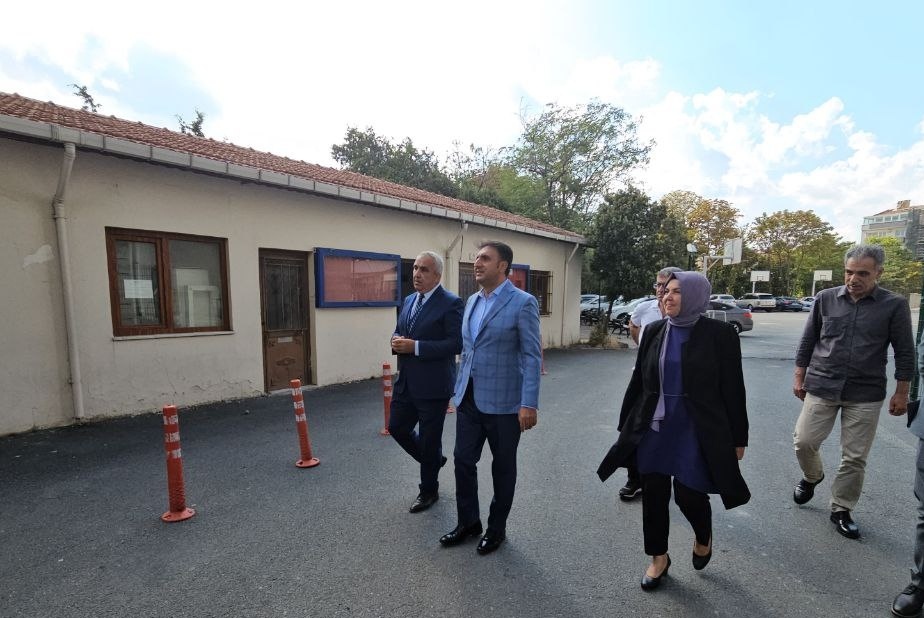 ▪️İl Millî Eğitim Müdürümüz Doç. Dr. Murat Mücahit Yentür, YTÜ Yıldız Teknopark A.Ş'nin sponsorluğunda yapımı tamamlanmak üzere olan YTÜ Maçka MTAL Arge Merkezi'ni ziyaret ederek incelemelerde bulundu.

<a href="/tcmeb/">Millî Eğitim Bakanlığı</a> <a href="/Yusuf__Tekin/">Yusuf Tekin</a>
<a href="/MucahitYentur/">Murat Mücahit Yentür</a>