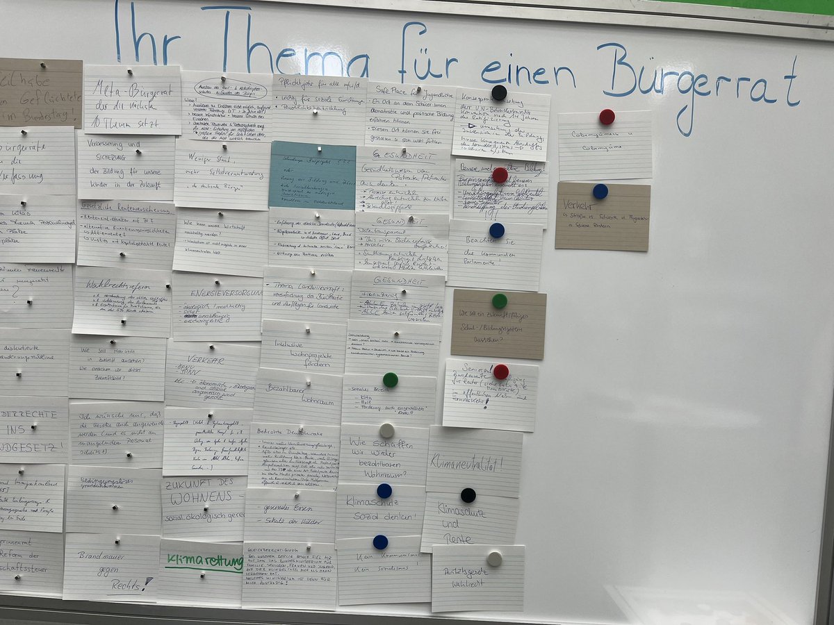 annedaenner's tweet photo. Spannend! Themensammlung von Besucher:innen am Stand der Stabsstelle #Bürgerräte auf dem Tag der Ein- und Ausblicke im #Bundestag zur Frage: Was wäre IHR Thema für einen nächsten #Bürgerrat? Coming soon: #BürgerratErnährung des Bundestags https://t.co/KpXivhxX8Y