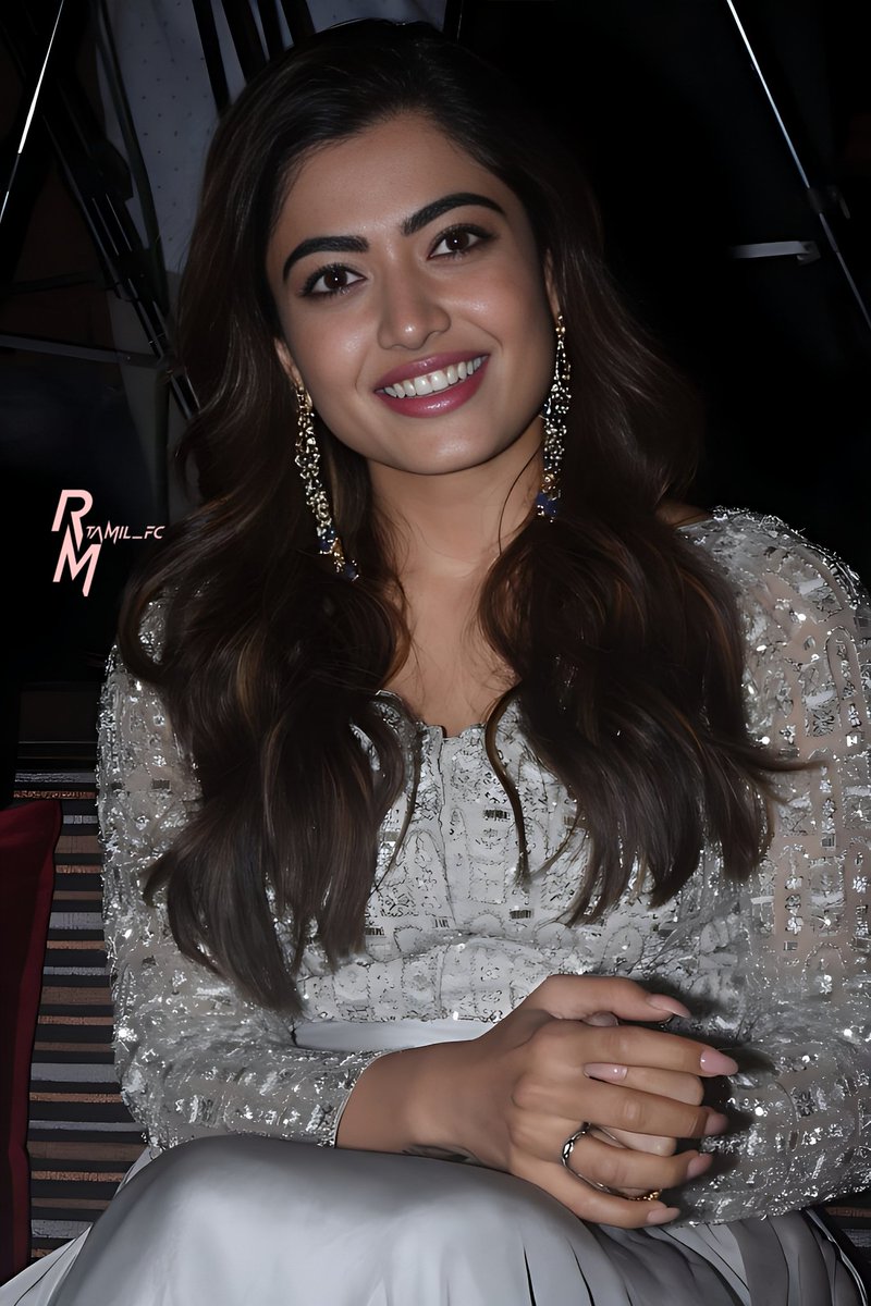 revathyharini's tweet photo. She is the most beautiful when her eyes are glowing with Kindness and Joy 💖 
@iamRashmika 
#RashmikaMandanna https://t.co/862leO0sEW