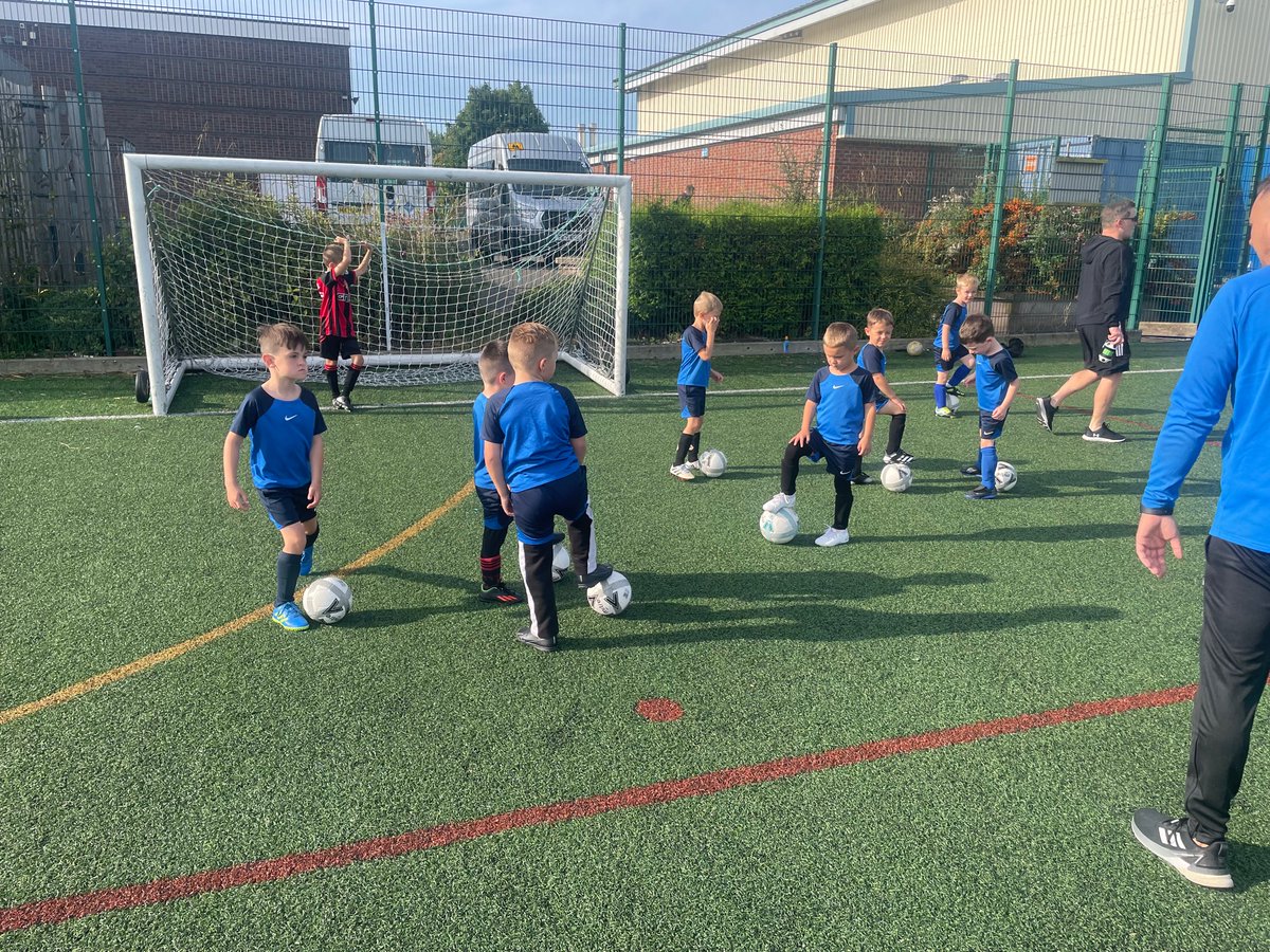 LeeWherts's tweet photo. Proud of this group. Started 12 months ago and come so far. School mates making memories already 👍🏻⚽️ https://t.co/J37NqIkHfL