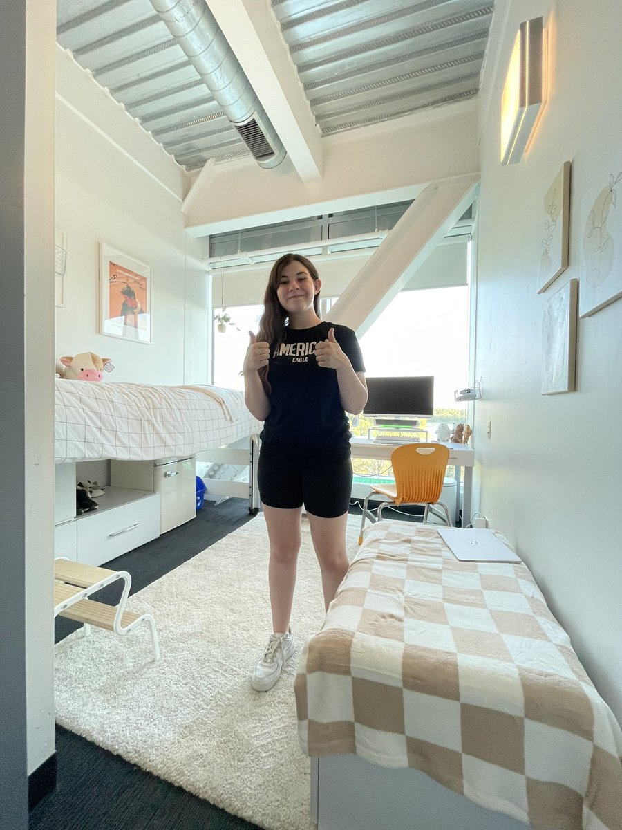 MplsAngie's tweet photo. How are kids expected to build character when their dorm rooms are nicer than many hotels I’ve stayed in?? #FloorToCeilingWindows #PrivateBathrooms 🤣🇨🇦😊 https://t.co/Jg9qMI8QfP