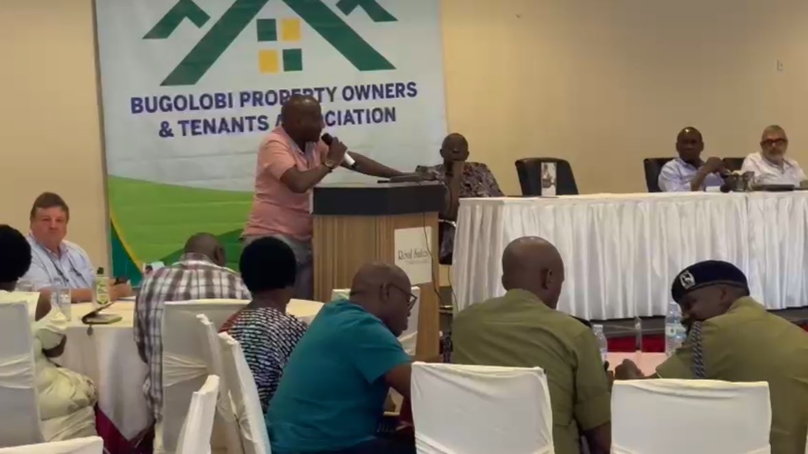 LindaEvelyn_N's tweet photo. We don’t stop you from operating your bars but please respect the measures set up by security agencies (why do you Park in the road, make noise trans-night among others). All we want is a peaceful & secure environment ~ Diso Nakawa (Tashobya)
#BPOTA https://t.co/qL9DK7R6PC