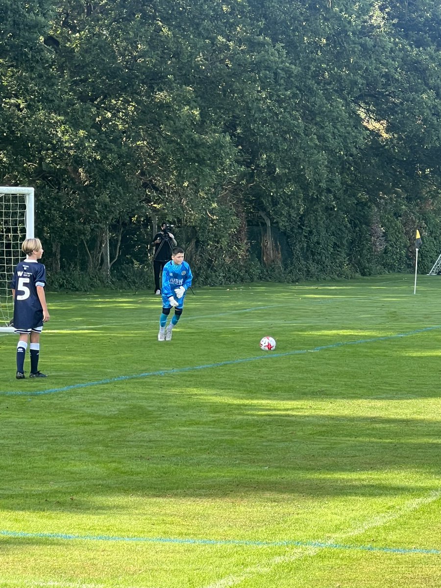 Mikecowley25's tweet photo. Great run out away to @FulhamFC ending 3-3 but great shift put in and good things to build on π¦π§€ @MillwallFC @NOLUTALKIN #keeper #hardworkpaysoff #gk #gkunion #trainplayweareone #Millwall #Fulham #U12 #littlebart #CC1 https://t.co/iAJZQusb9L