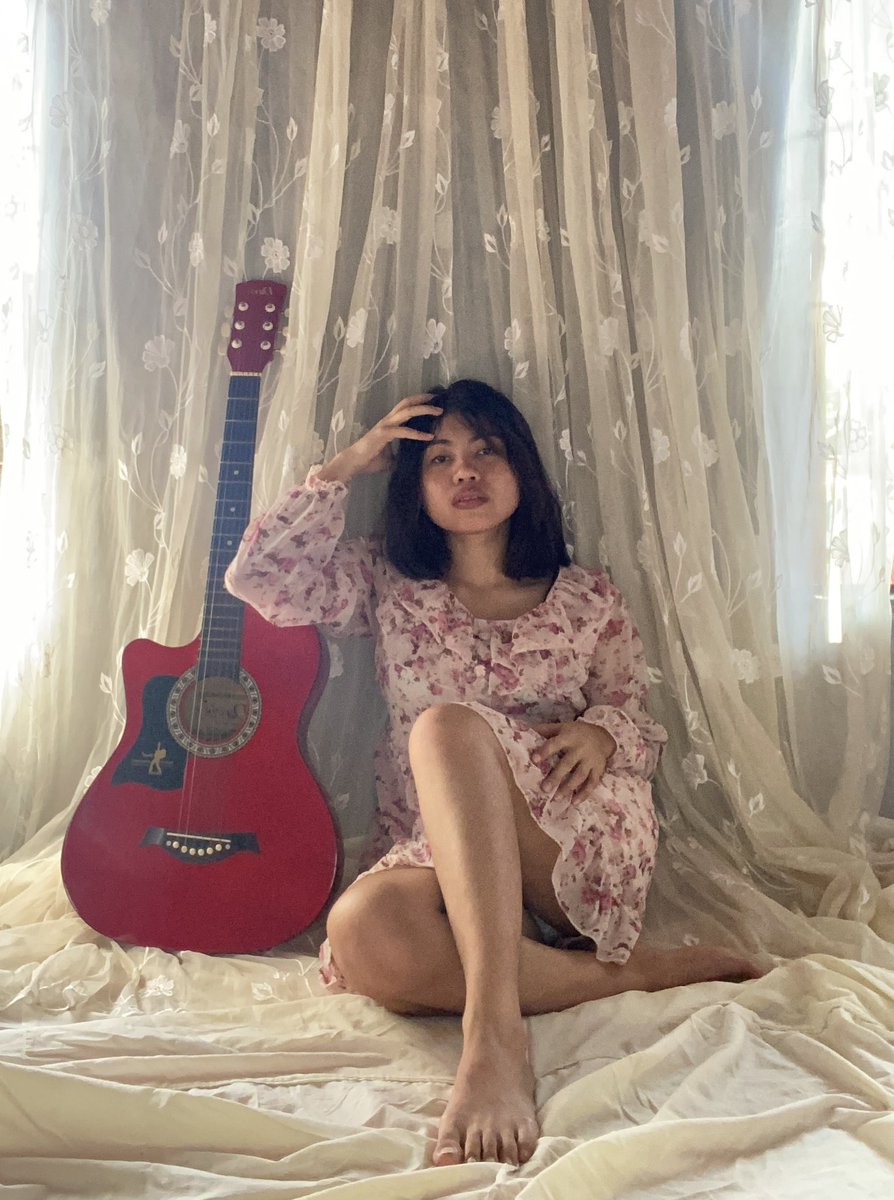 thatgrlthoughts's tweet photo. Took my guitar for a shoot. https://t.co/4FPX2HYdgb