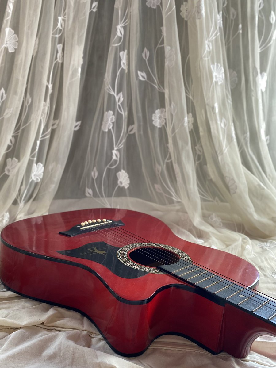 thatgrlthoughts's tweet photo. Took my guitar for a shoot. https://t.co/4FPX2HYdgb