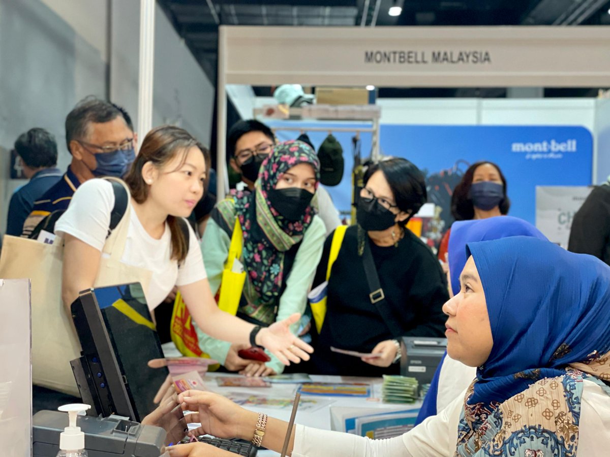 ktm_berhad's tweet image. 𝐑𝐚𝐧𝐠𝐤𝐮𝐦𝐚𝐧 𝐇𝐚𝐫𝐢 𝐓𝐞𝐫𝐚𝐤𝐡𝐢𝐫 𝐌𝐚𝐭𝐭𝐚 𝐅𝐚𝐢𝐫 𝐒𝐞𝐩𝐭𝐞𝐦𝐛𝐞𝐫 𝟐𝟎𝟐𝟑 𝐝𝐢 𝐌𝐈𝐓𝐄𝐂

Terima kasih kepada semua pengunjung yang singgah di Booth KTMB untuk membeli tiket dan barangan Rail Boutique KTMB.

#MattaFair #MITEC #KTMB #ETS #KTMKomuter