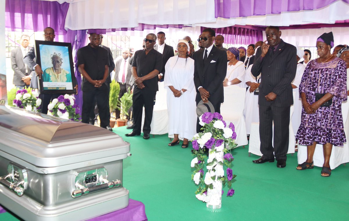 TeodoroObiang17's tweet image. Hoy nos hemos despedido de nuestra matriarca, Agustina Nchama NGUEMA MBASOGO. Entre todos los recuerdos sobre ella, siempre aplaudiremos su constante lucha por el bienestar y paz familiar. Ella fallece dejando una descendencia de 251 miembros vivos. Descansa en paz tía OMÚMUAN.