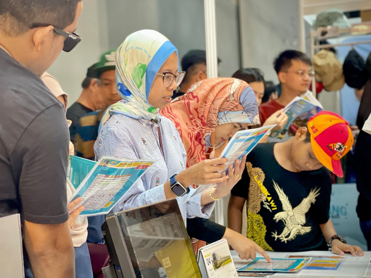 ktm_berhad's tweet image. 𝐑𝐚𝐧𝐠𝐤𝐮𝐦𝐚𝐧 𝐇𝐚𝐫𝐢 𝐓𝐞𝐫𝐚𝐤𝐡𝐢𝐫 𝐌𝐚𝐭𝐭𝐚 𝐅𝐚𝐢𝐫 𝐒𝐞𝐩𝐭𝐞𝐦𝐛𝐞𝐫 𝟐𝟎𝟐𝟑 𝐝𝐢 𝐌𝐈𝐓𝐄𝐂

Terima kasih kepada semua pengunjung yang singgah di Booth KTMB untuk membeli tiket dan barangan Rail Boutique KTMB.

#MattaFair #MITEC #KTMB #ETS #KTMKomuter