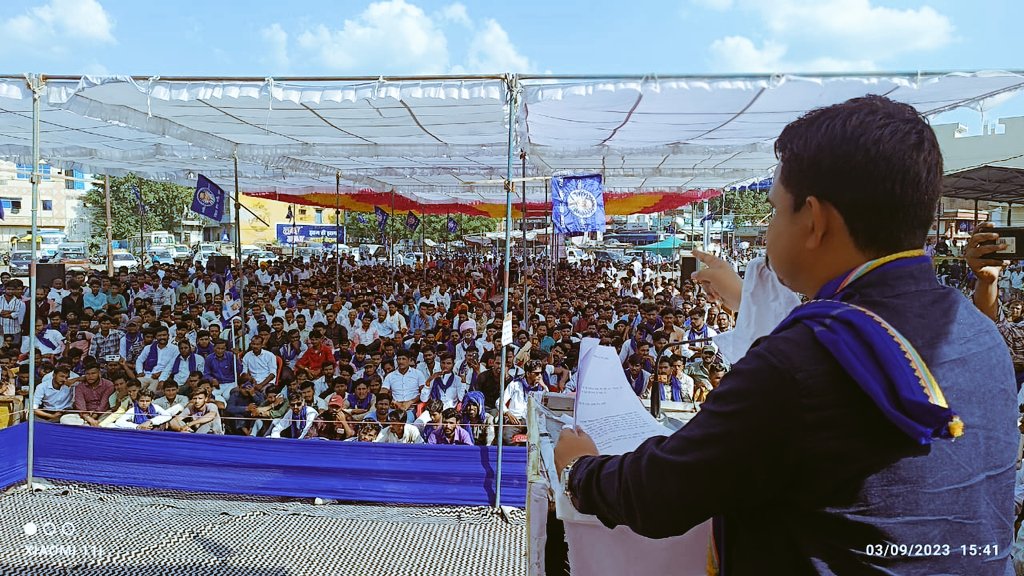 VinayRatanSingh's tweet photo. मध्यप्रदेश के जिला मंदसौर में जनसभा को संबोधित किया व संविधान बचाओ यात्रा के प्रतीक चिन्ह का उद्धाटन किया। https://t.co/ZTmYsg4p6K
