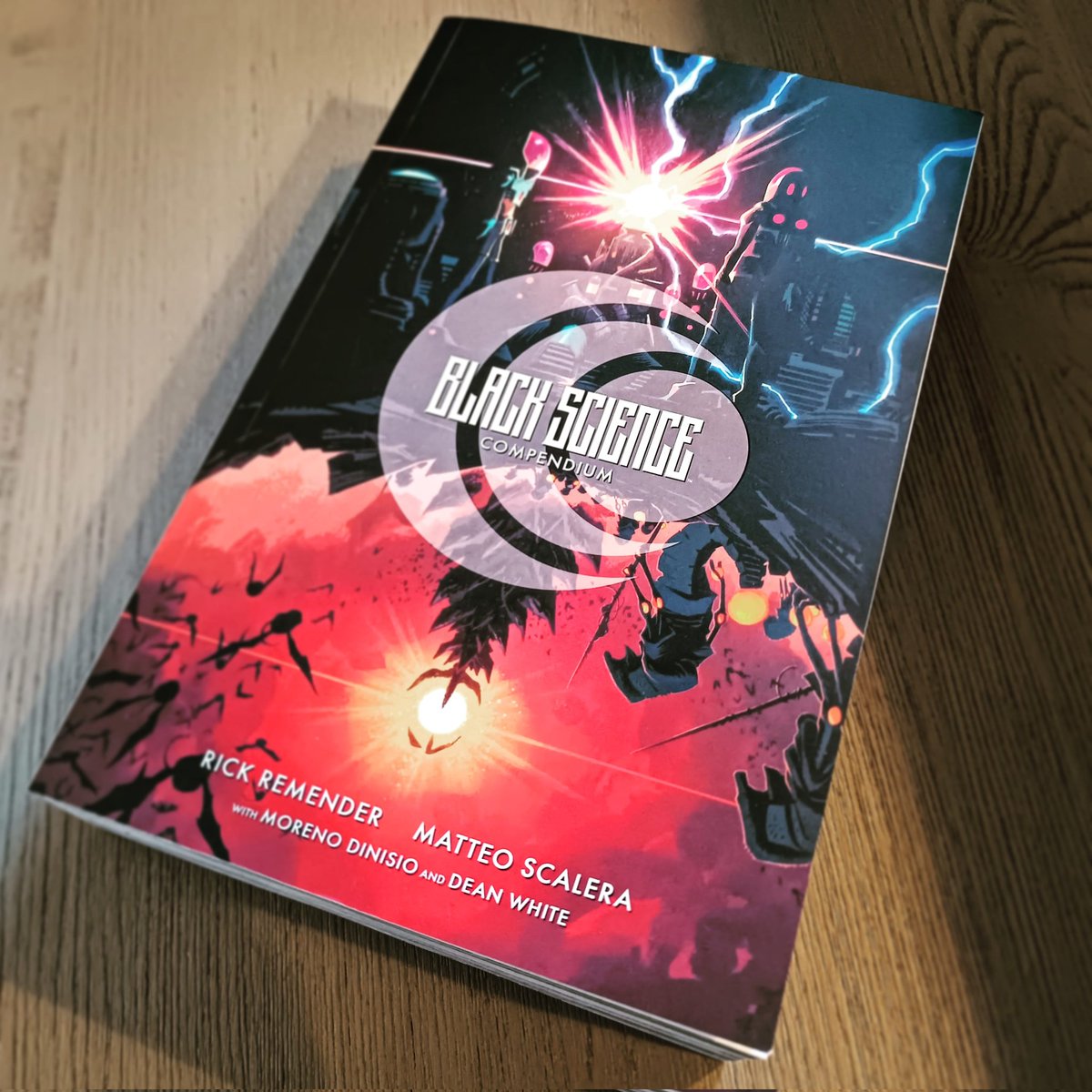 highbrowtrash's tweet photo. Finished reading Black Science from Rick Remender and Matteo Scalera. Boss stuff, found myself thinking about the ending hours later and really appreciating how good it was. #blackscience #comics #indiecomics #imagecomics https://t.co/6YLQc93gZq