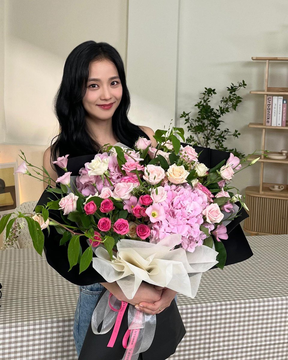 CONGRATULATIONS JISOO 💐