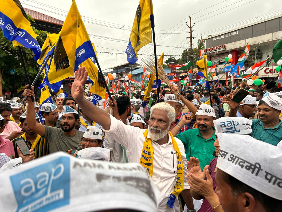 aapkerala's tweet photo. പുതുപ്പള്ളി ഉപതിരഞ്ഞെടുപ്പിലെ ആം ആദ്മി പാർട്ടി സ്ഥാനാർഥി ശ്രീ ലൂക്ക് തോമസിന്റെ പ്രചാരണത്തിന് ആവേശകരമായ സമാപനം. കേരളരാഷ്ട്രീയത്തിൽ ഒരു പുതുയുഗപ്പിറവി കുറിക്കാൻ ഇത്തവണ ആം ആദ്മി പാർട്ടിക്ക് കഴിയും. പുതുപ്പള്ളിയിലെ വോട്ടർമാർ ആം ആദ്മി പാർട്ടിയെ ഹൃദയത്തിൽ സ്വീകരിച്ചു കഴിഞ്ഞു. https://t.co/MKJ8oD3FsS