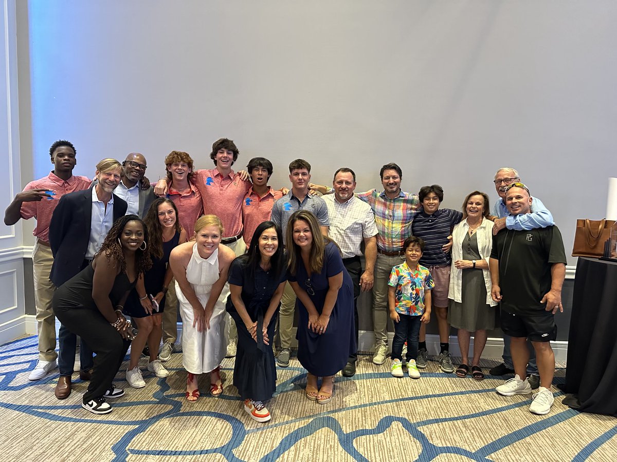 official_hitdog's tweet photo. Great night at the PG Select Fest Banquet! Coach Leonard surprised the guys,flew out to support them in Fort Meyers! Congratulations to not just our 5 Dogs but to all the boys! 1st class event! Game day today! @PGSelectFest @JBrownPG @TRussoPG https://t.co/2vuHOjsenG