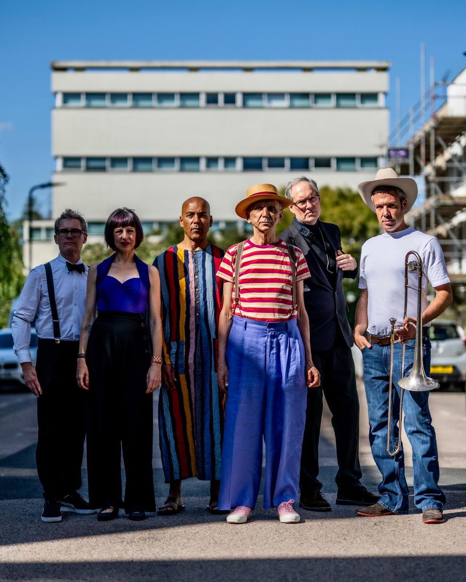 Introducing the Dexys 2023 live band

(L-R) Tim Weller, Claudia Chopek, Mike Timothy, Kevin Rowland, Sean Read, Alistair Whyte

📷 Bruno Murari