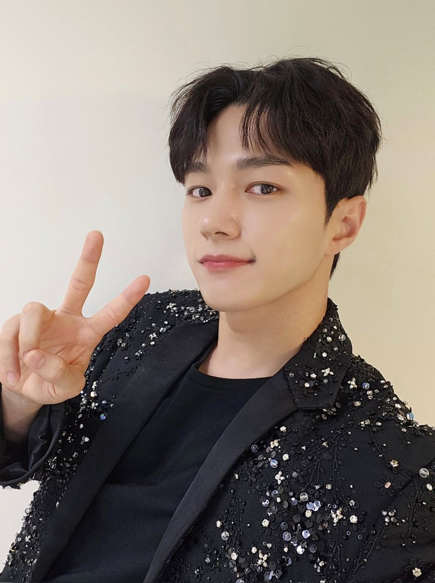 LKMS_official's tweet photo. [📷] #COMEBACK_AGAIN_IN_TAIPEI

오랜만에 만나서 더 특별했던 순간💛

#김명수 #KIMMYUNGSOO #엘 #L
#인피니트 #INFINITE 
#남은_아시아투어도_많관부
#내일부터_위버스에서_만나요 https://t.co/nxOs4yrOzW