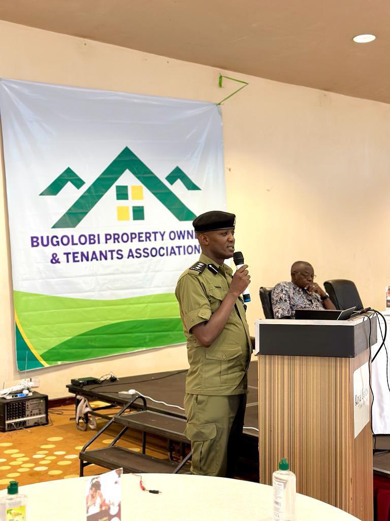 Atuhairecarol10's tweet photo. “As the leaders of this community, we should think of an alternative that’s available. We also request for cooperation as residents of bugolobi”~Ahimbisimbwe Julius, Dpc Jinja.
#BPOTA https://t.co/rJxUp2g6Rn