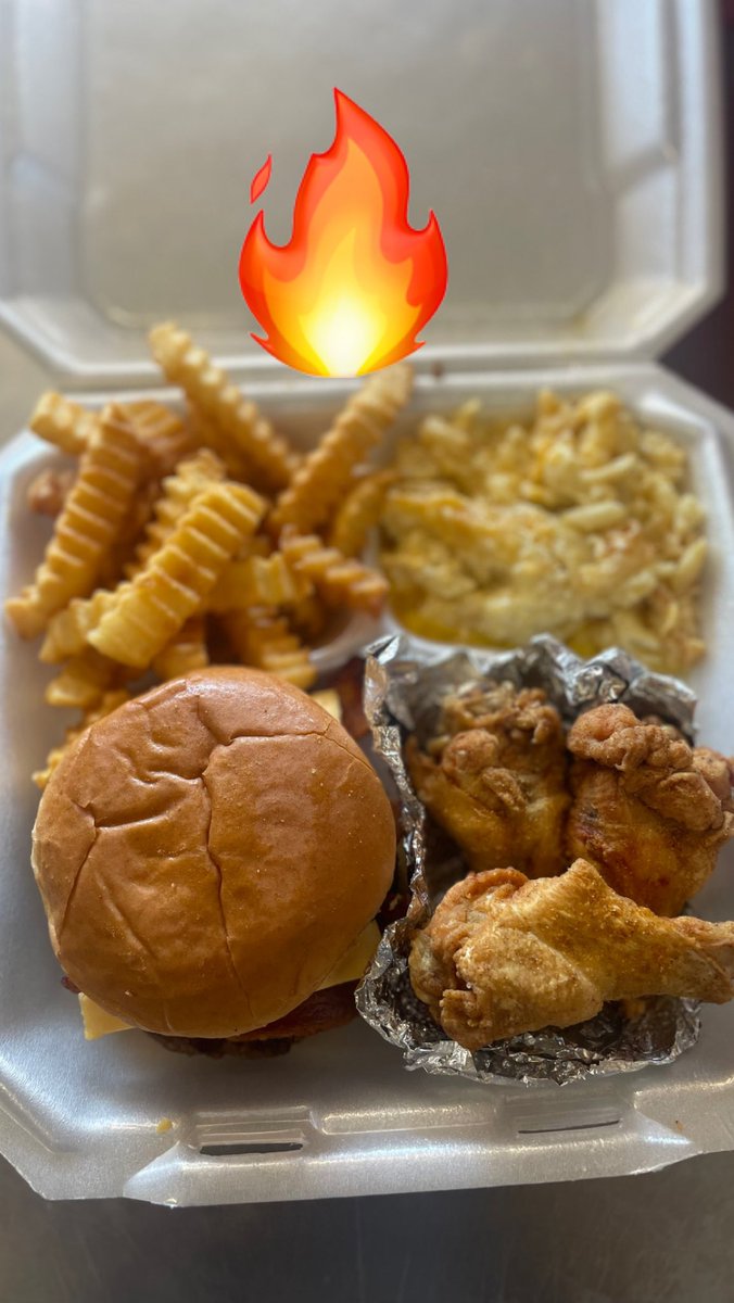KCLittleKitchen's tweet photo. 🚨It’s here. Football Season 🏈and KCs new Sunday Special! Come get your burger and wings🍗🍔. #burgers #burgersandwings #sundayfootball #blackownedbusiness #KCs #onlyavailableonsundays https://t.co/aeIwhSFGmd