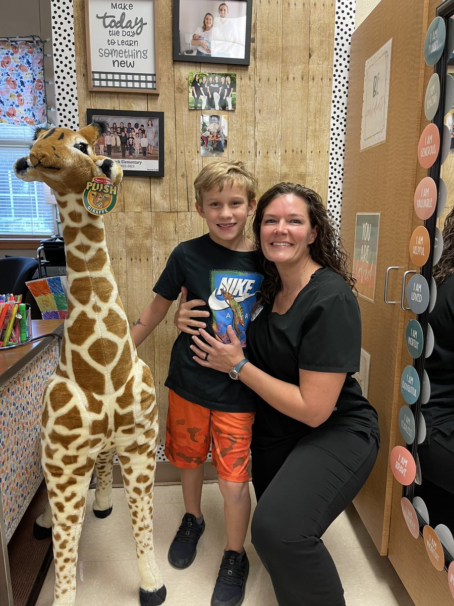 MrsHinz2nd's tweet image. We love Mystery Reader Friday! Thank you Mrs. Timer for reading to us about being kind and our fun stickers!