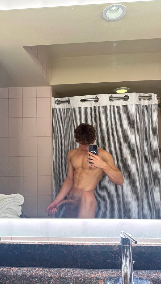 lloydlloydboy's tweet photo. LIKE bttms 😏
Link in bio 😈 #fitness https://t.co/RjXYy6nVaq