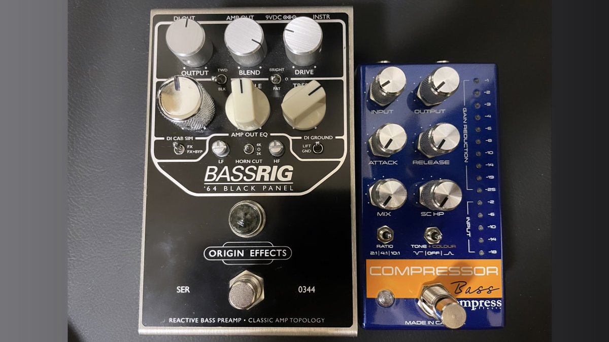 Mikito930's tweet photo. My new gear
プリアンプとコンプ！
めっちゃええ音や
明日リハで使うの楽しみ！

#origineffect  #bassrig #blackpanel 
#empresseffect https://t.co/Y29AMvDWpf