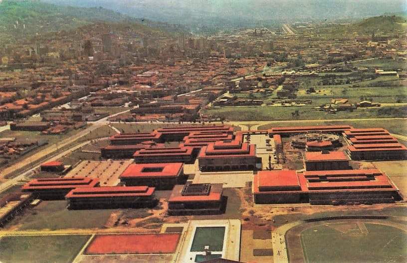 Universidad de Antioquia, campus en la #MedellínDeAntaño Medellín.
