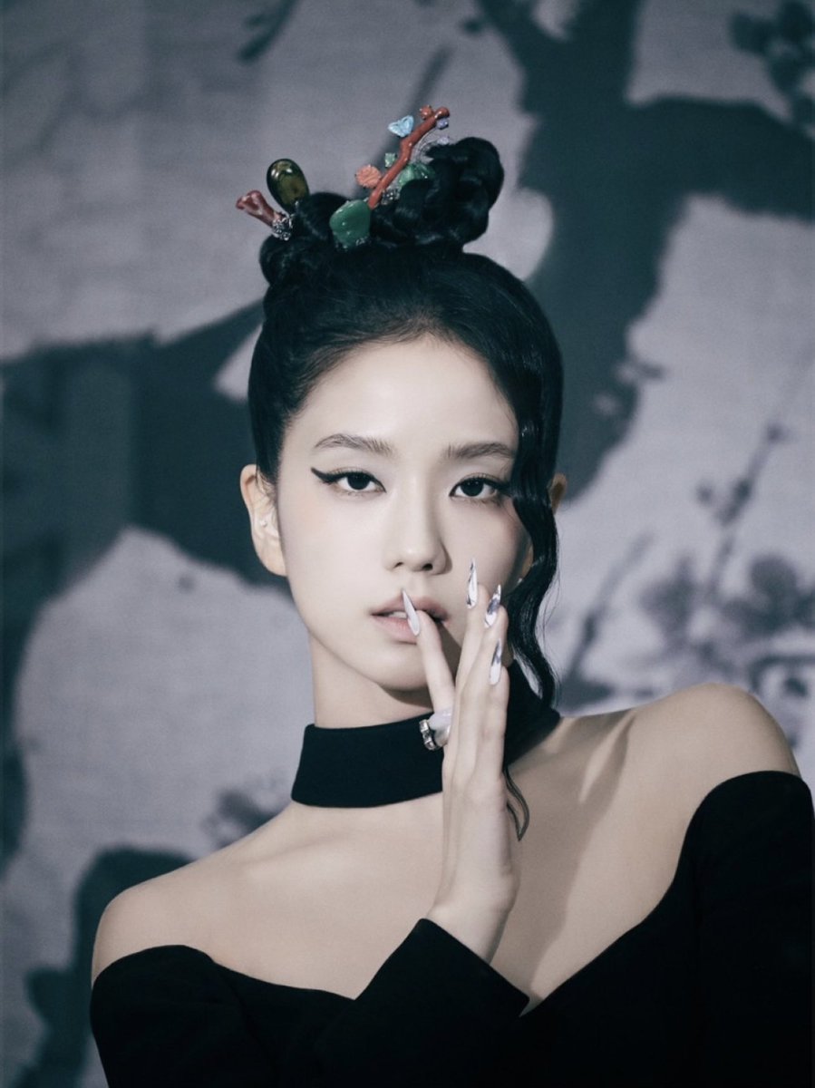 BLACKPINKGLOBAL's tweet photo. Congratulations to #JISOO for winning “Female Solo Of The Year” at the 2023 Brand of the Year Awards!

#블랙핑크 #지수 @BLACKPINK https://t.co/8Mn1KxDtzE