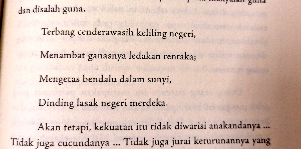 Nadiputra27_'s tweet photo. "Terbang cenderawasih keliling negeri,
Menambat ganasnya ledakan rentaka,
Mengetas bendalu dalam sunyi,
Dinding lasak negeri merdeka."
#EmpayarTeme 🔥 #Merdeka66 🇲🇾 https://t.co/iVyJgdfFwx
