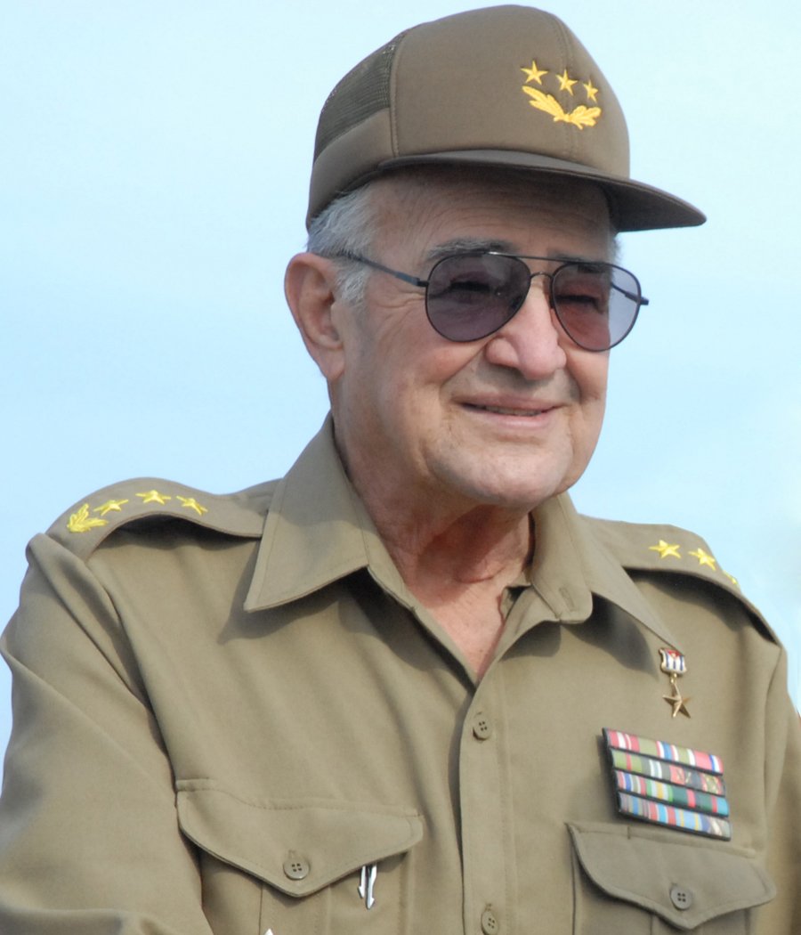 Nuestro eterno homenaje, en el 12 aniversario de su partida física, al General de Cuerpo de Ejército Julio Casas Regueiro, Héroe de la República de #Cuba, con toda una vida dedicada al servicio de la Patria. Siempre agradeceré sus enseñanzas en mi formación como cuadro.