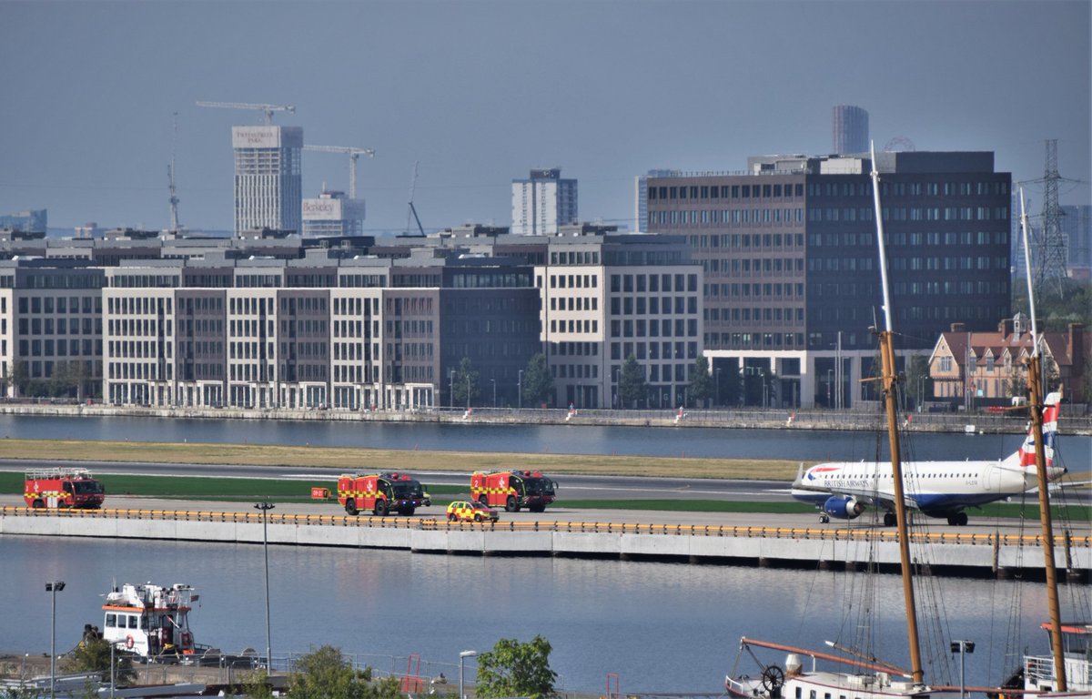 AJBC_1's tweet photo. BA E190 G-LCYR operating a flight from LCY to Malaga declared an in-flight emergency and returned to LCY under a 7700 squawk and was met by the AFS on arrival - no intervention on taxiway and made it's own way to stand.

#avgeek #LCY #Squawk7700 #Emergency 
#dlr_blog https://t.co/A88Nmb2W6x