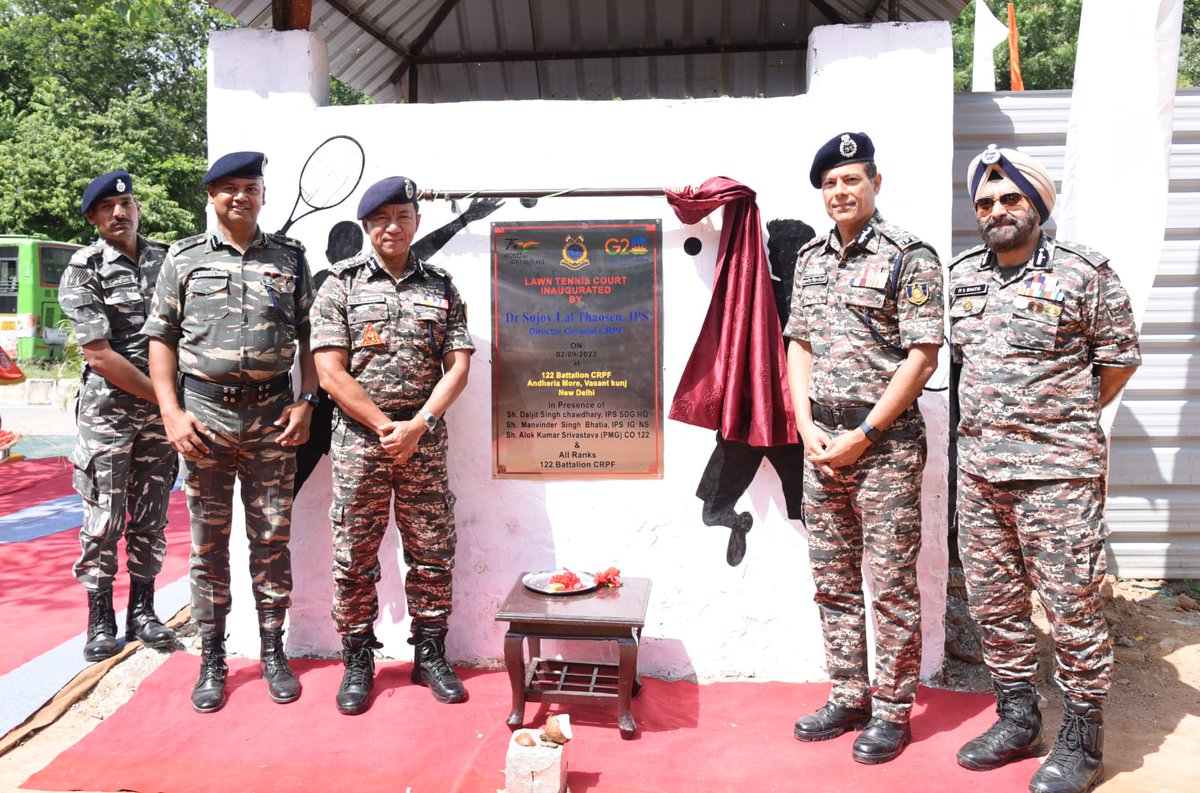 During his visit to 122 Bn in Vasant Kunj, New Delhi, @sthaosen DG #CRPF inaugurated the Lawn Tennis Court and the Dining Hall for the OR's Mess. He discussed the challenges and issues related to logistics and duty during his interaction with officers and men.