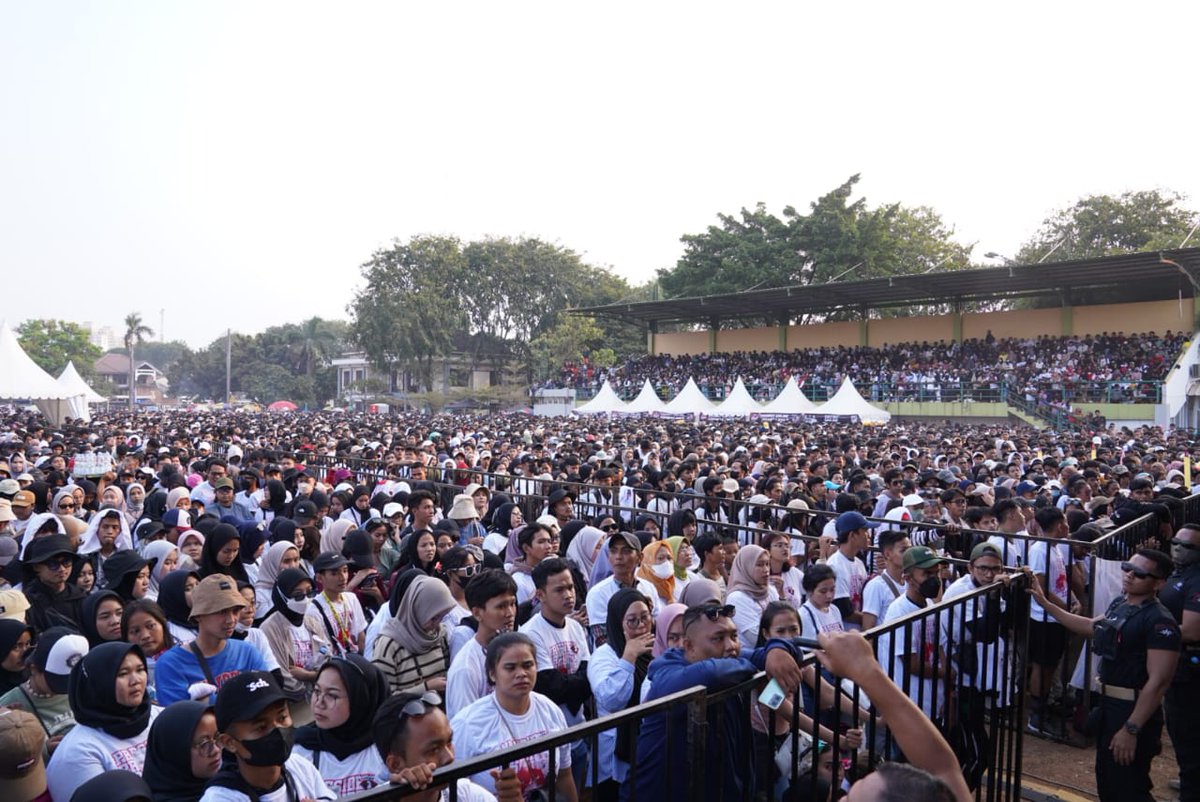 nd2209___'s tweet photo. gilaaa Pesta Rakyat Bekasi Pecah banget, sampe full banget tuh venue 🔥🔥🔥 https://t.co/sDOmWNYHeX